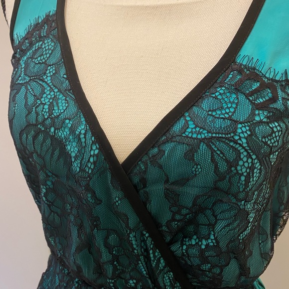 Beautiful turquoise dress with black lace - Picture 5 of 5